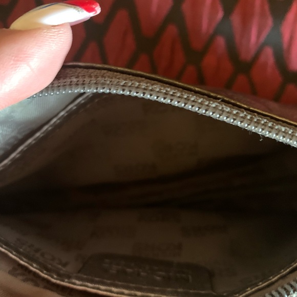 Michael Kors cosmetic bag - Picture 3 of 3